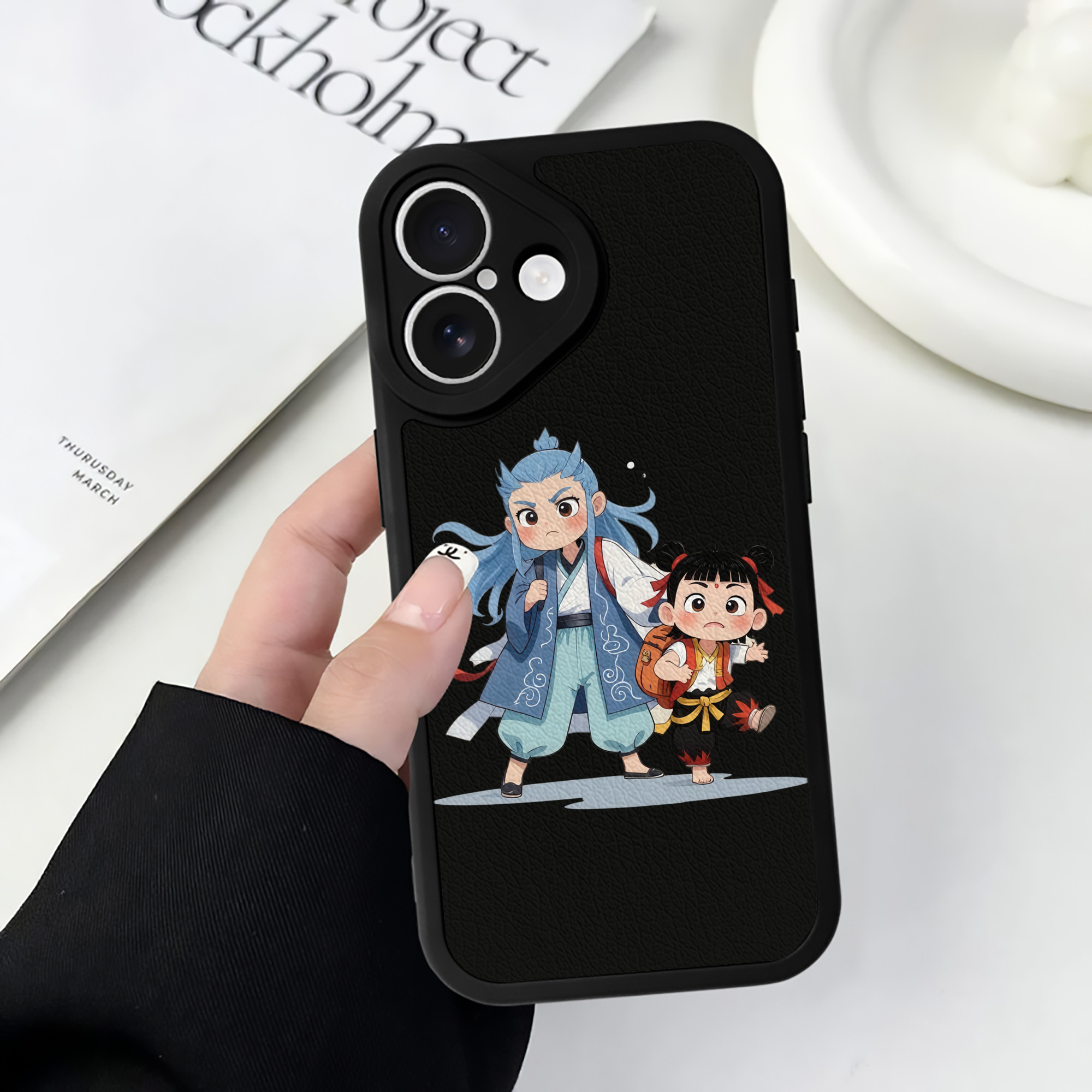 （画像用） Ne Zha 2 ナタ 魔童の大暴れ 【iPhone 16シリーズ対応】シリコンスマホケース（レザー調） 材質：シリコン